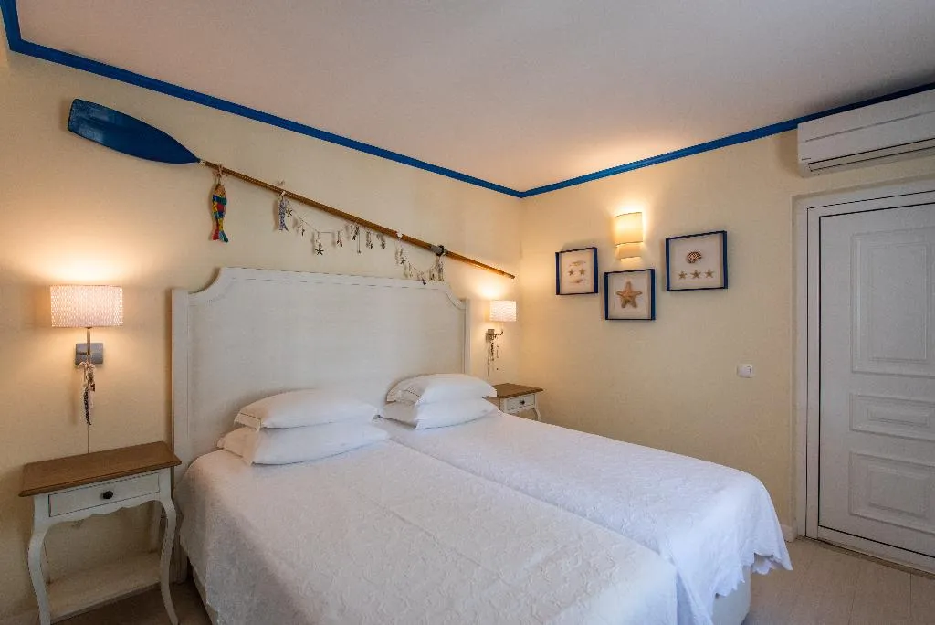 TWIN POOL VIEW Room, The Charm of Cascais, Lisbon
