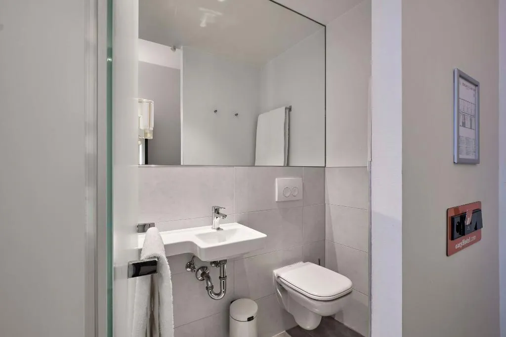 DOUBLE Accessible SUPERIOR Room, easyHotel Brussels City Centre, Brussels