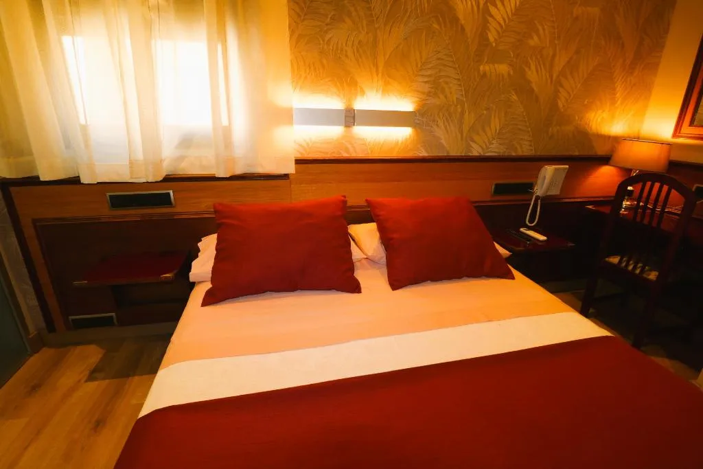 DOUBLE STANDARD Room, Hostal Hispano-Argentino Gran Via, Madrid