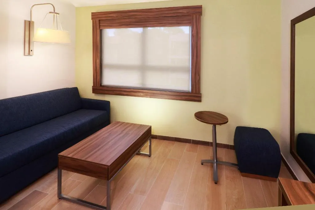 SUITE KING SIZE BED Room, Holiday Inn Express Playa del Carmen, Playa Del Carmen