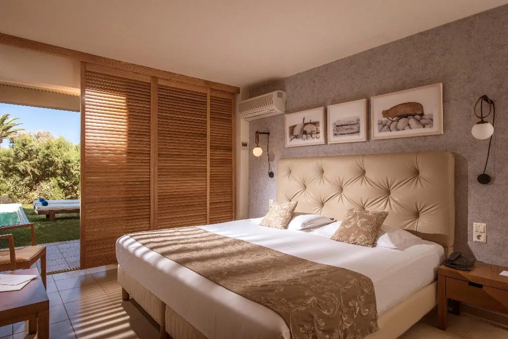 DOUBLE WITH PRIVATE POOL Room, Bella Beach, Crete