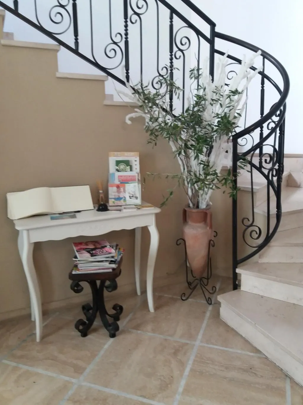 Lobby, Sorrento Town Suites, Naples