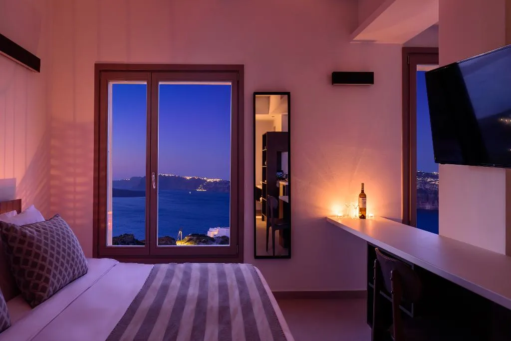 SUITE WITH JACUZZI Room, Kalestesia Suites, Santorini