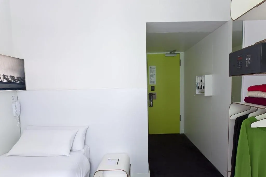 SINGLE STANDARD Room, Gat Point Charlie, Berlin