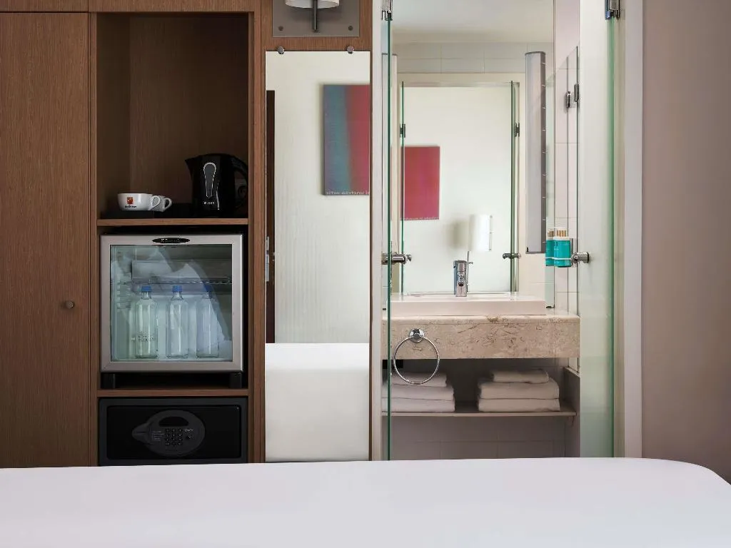 Double or Twin STANDARD Room, Novotel Athenes, Athens