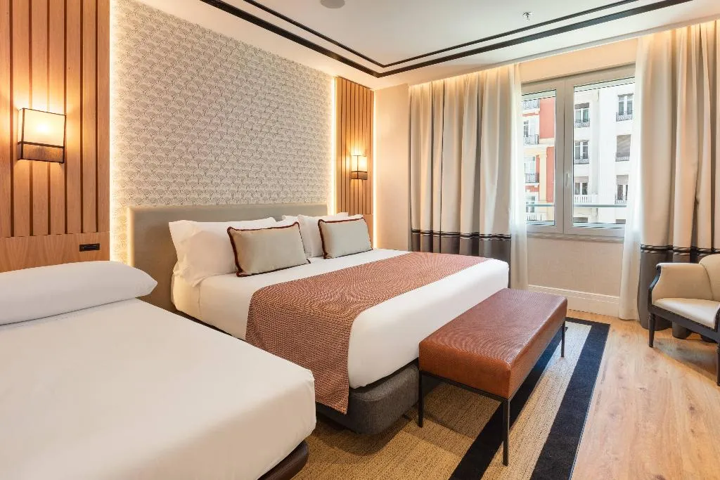 TRIPLE SUPERIOR CITY VIEW Room, Catalonia Plaza España Hotel & Spa, Madrid