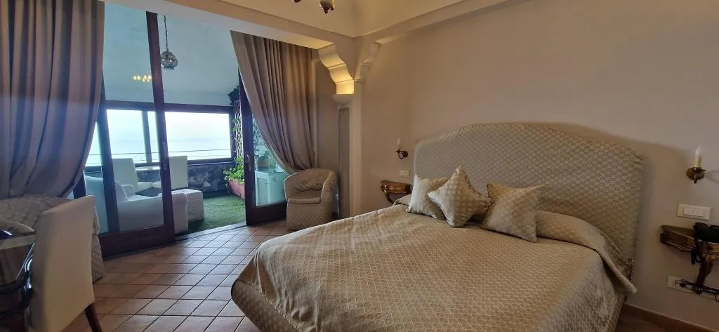 JUNIOR SUITE SEA VIEW Room, La Conca Azzurra, Naples