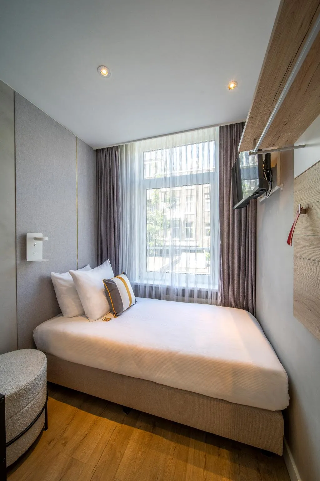 SINGLE STANDARD Room, Hotel Jupiter, Amsterdam