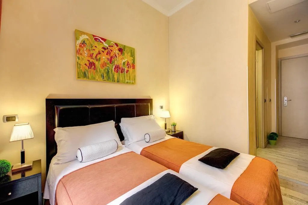 Room, Le Petit, Rome