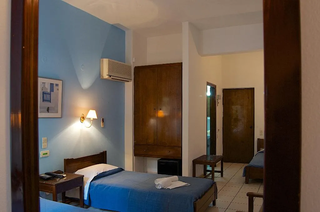 FAMILY ROOM STANDARD Room, Blue Island, Crete