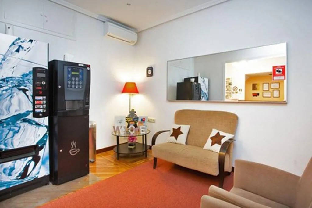 Lobby, Hostal Los Alpes, Madrid