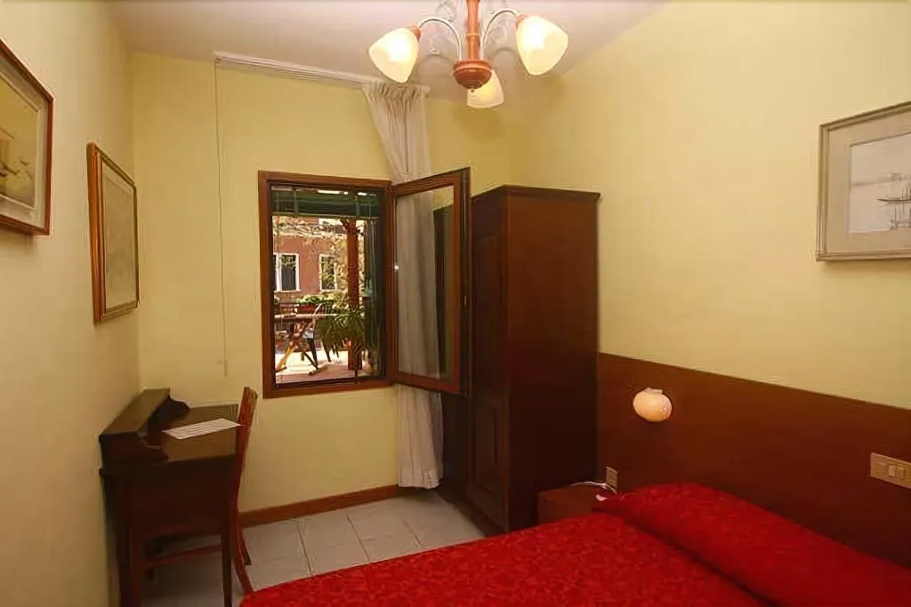 Room, Hotel Dalla Mora, Venice