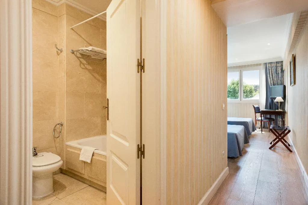 DOUBLE STANDARD Room, Best Osuna Madrid Feria, Madrid