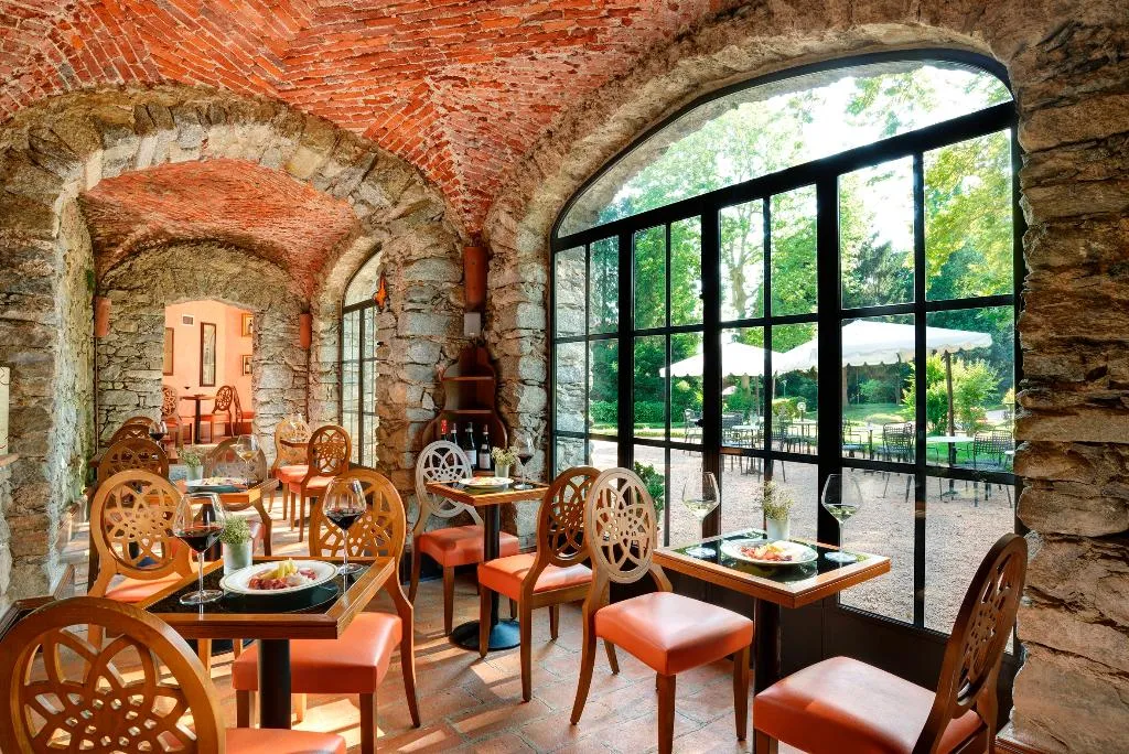Bar, Castello Dal Pozzo, Milan
