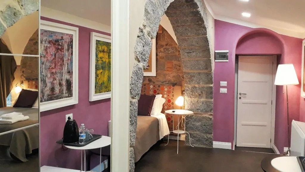 Room, La Corte Dei Limoni, Catania