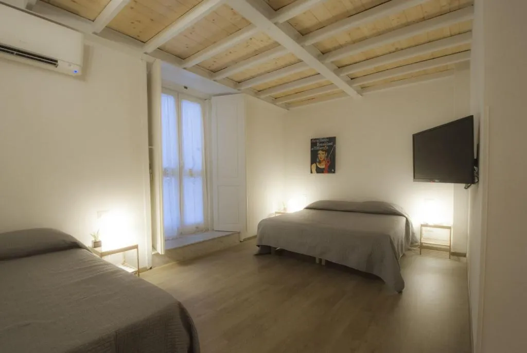 Room, B&B Monaciello, Naples