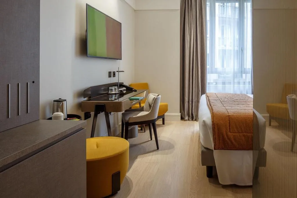 DOUBLE PREMIUM Room, Cavour, Milan