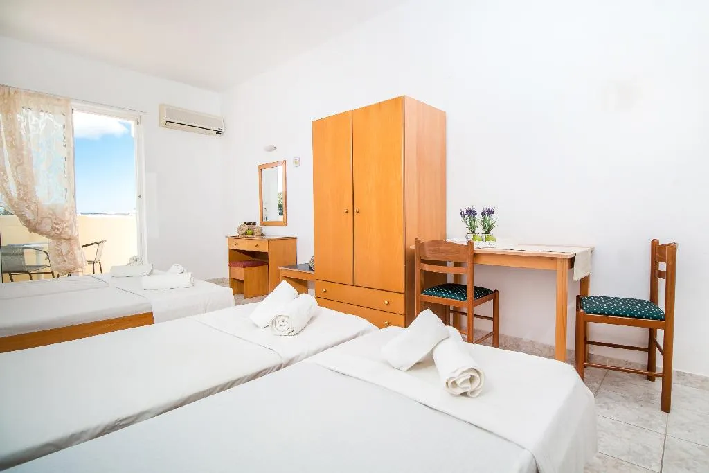 STUDIO CAPACITY 4 Room, Kiras Studios, Rhodes