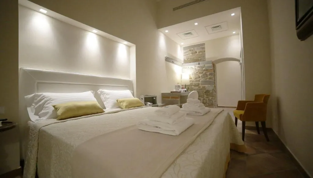 Double or Twin WITH DOUBLE BED Room, Hotel Renaissance, Florence
