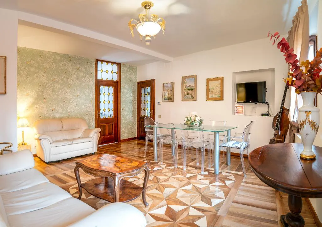 APARTMENT WITH TERRACE Room, Palazzo Sanluca, Venice