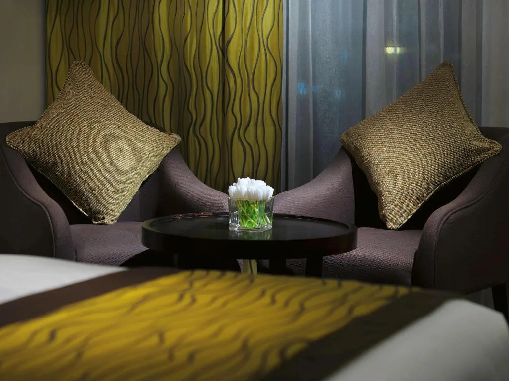 DOUBLE LAKE VIEW Room, Movenpick Hotel Jumeirah Lakes Towers, Dubai