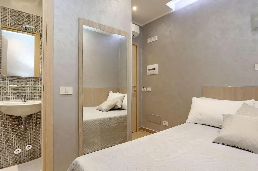 Room, Adorasuite 2, Naples