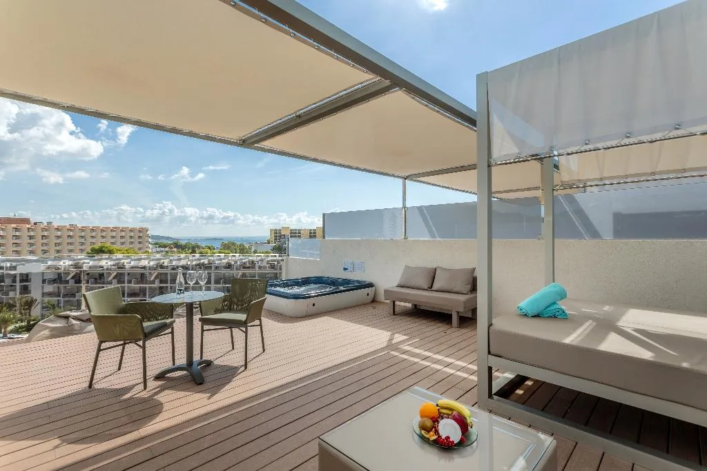 SUITE CAPACITY 4 Room, Zafiro Palace Palmanova, Majorca