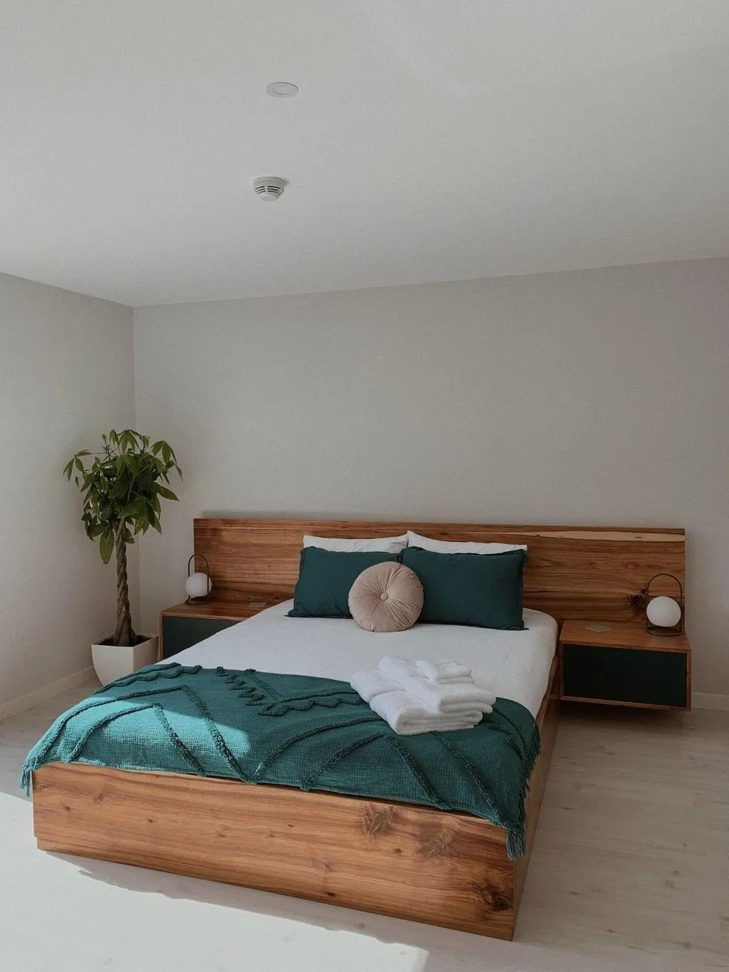 Room, Luna House, Lisbon