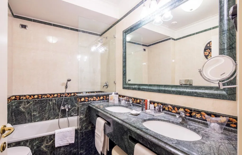 TRIPLE DELUXE Room, Grand Visconti Palace, Milan