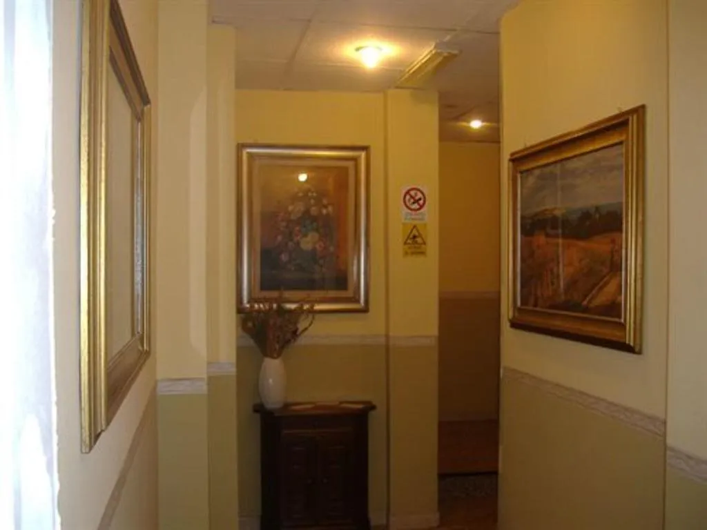 Lobby, Mayorca, Milan