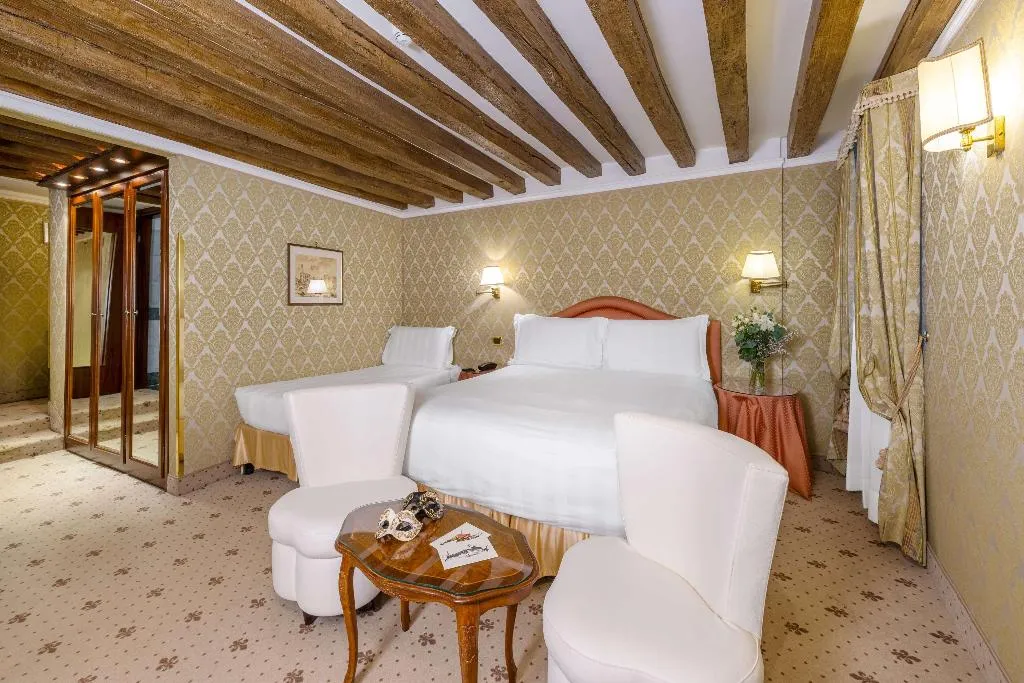 Room, Colombina, Venice