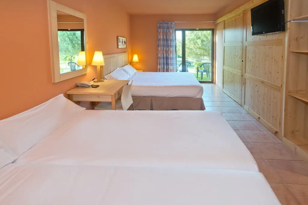 QUADRUPLE SUPERIOR Room, Vilar Rural de Cardona, Barcelona