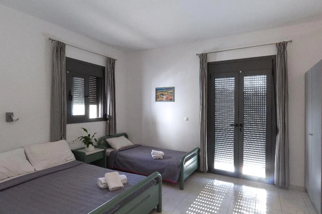 STUDIO CAPACITY 3 Room, Villa Marina, Crete
