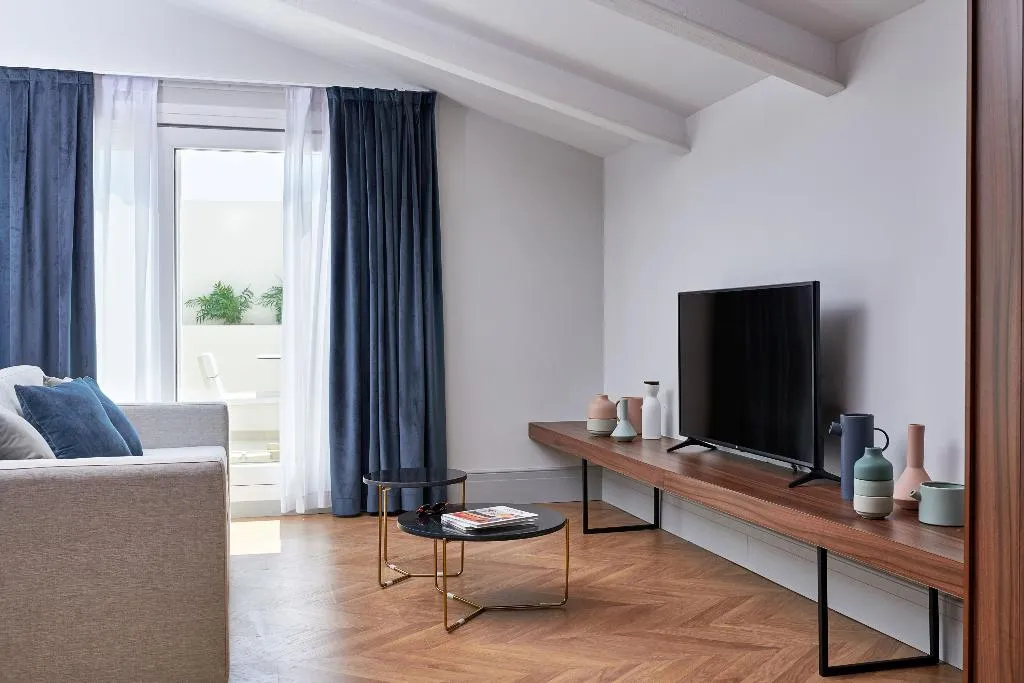TRIPLE SUPERIOR Room, Room Mate Collection Helen Berger, Valencia