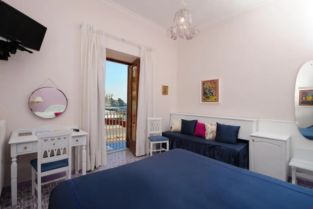 Double or Twin PARTIAL OCEAN VIEW Room, La Bussola, Naples