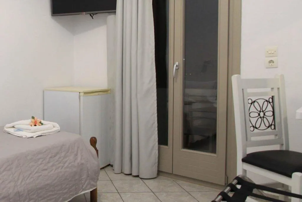 Room, Nemesis, Santorini