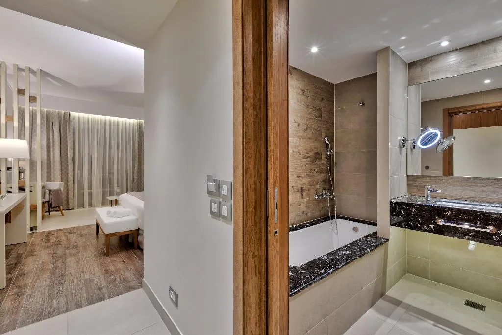 Room DELUXE SEA VIEW Room, Miraggio Thermal Spa Resort, Halkidiki