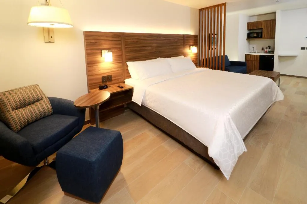 SUITE KING SIZE BED Room, Holiday Inn Express Playa del Carmen, Playa Del Carmen