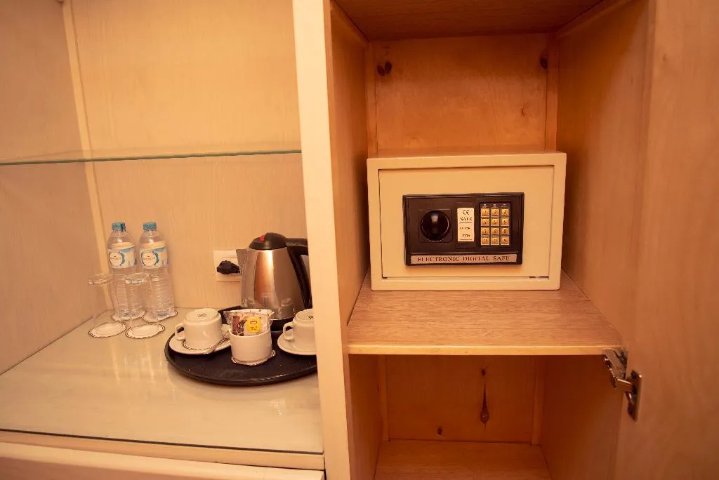 DOUBLE DELUXE WITH TERRACE Room, Almadiafa Hotel, Cairo