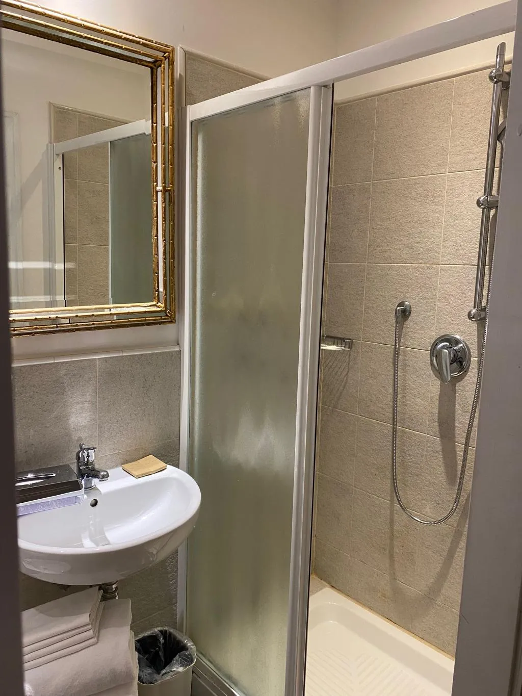 DOUBLE BASIC Room, Atlantic Palace, Florence