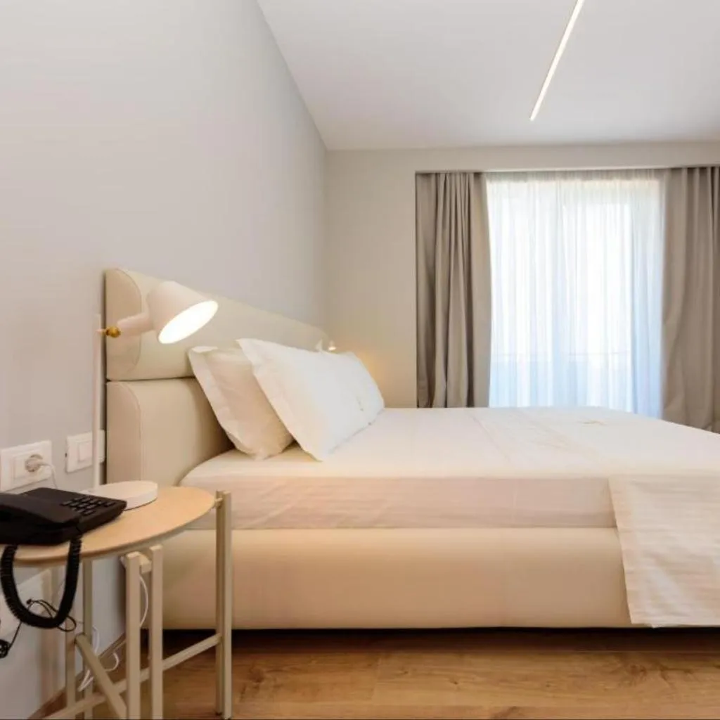 JUNIOR SUITE ONE BED Room, Navy Hotel, Kavaje