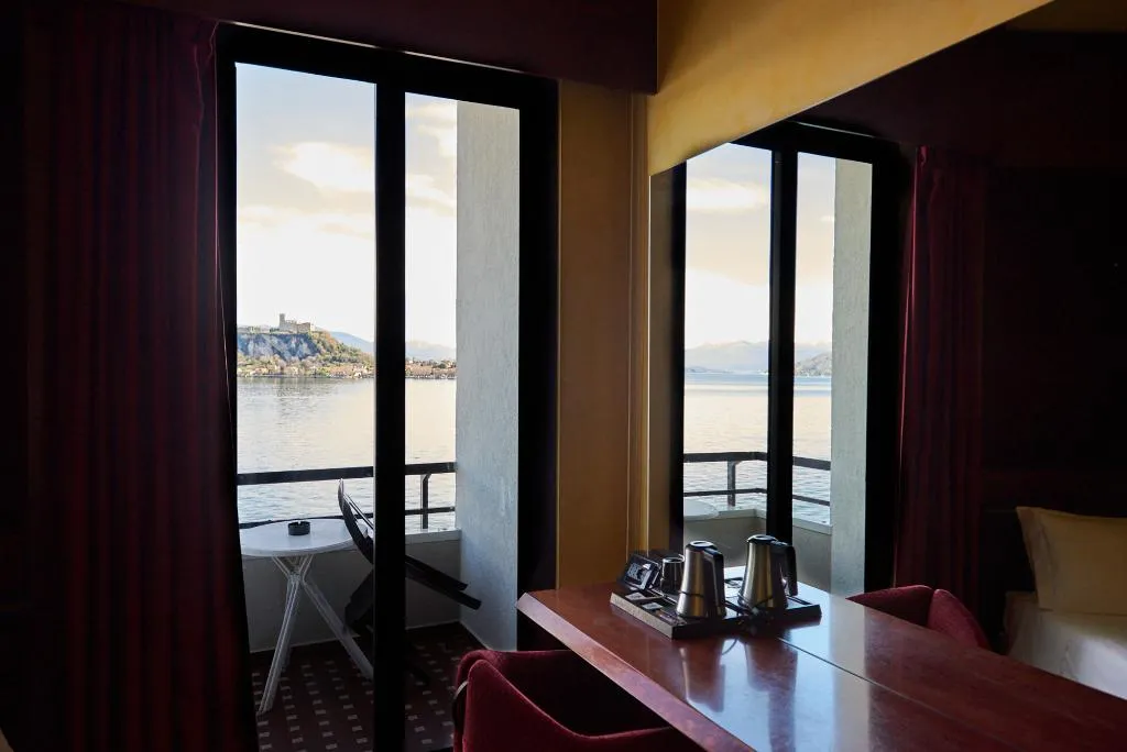 SINGLE LAKE VIEW Room, Concorde, Milan
