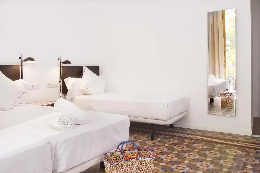 Room, Som Nit Triomf, Barcelona