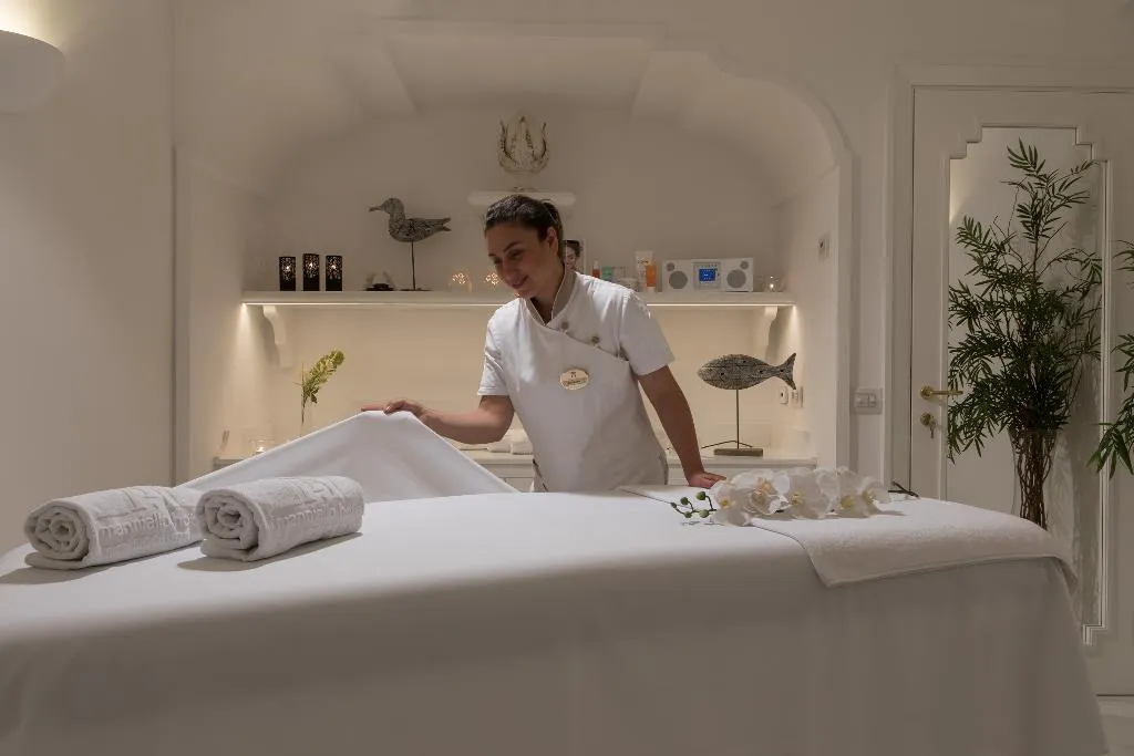 Sports and Entertainment, Grand Hotel Royal, Naples