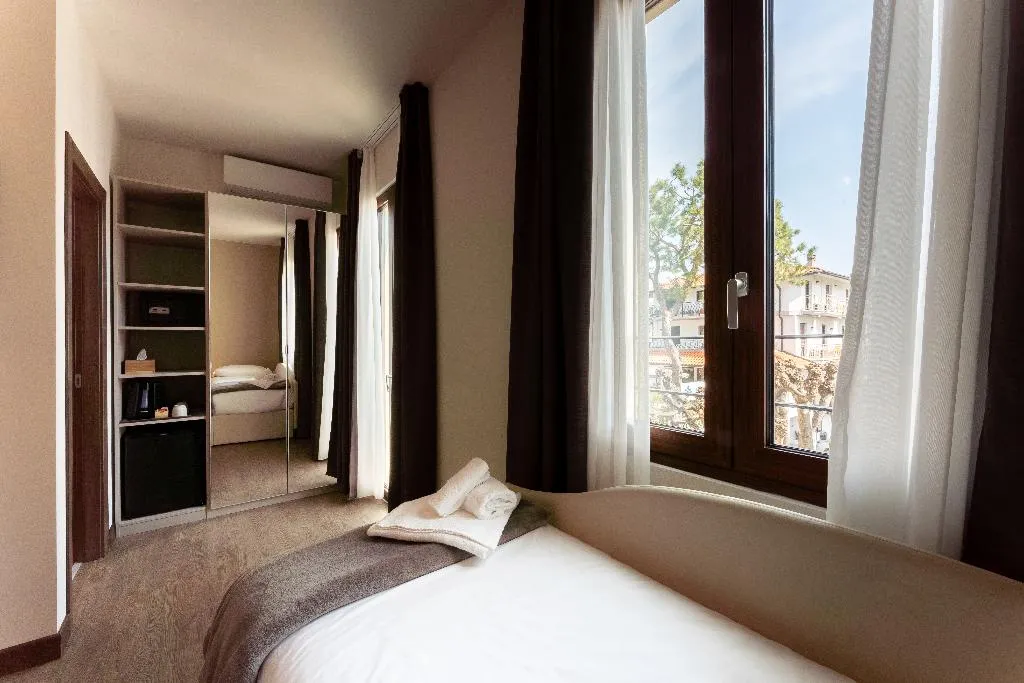 TRIPLE CLASSIC Room, Hotel Gardenia Sirmione, Milan