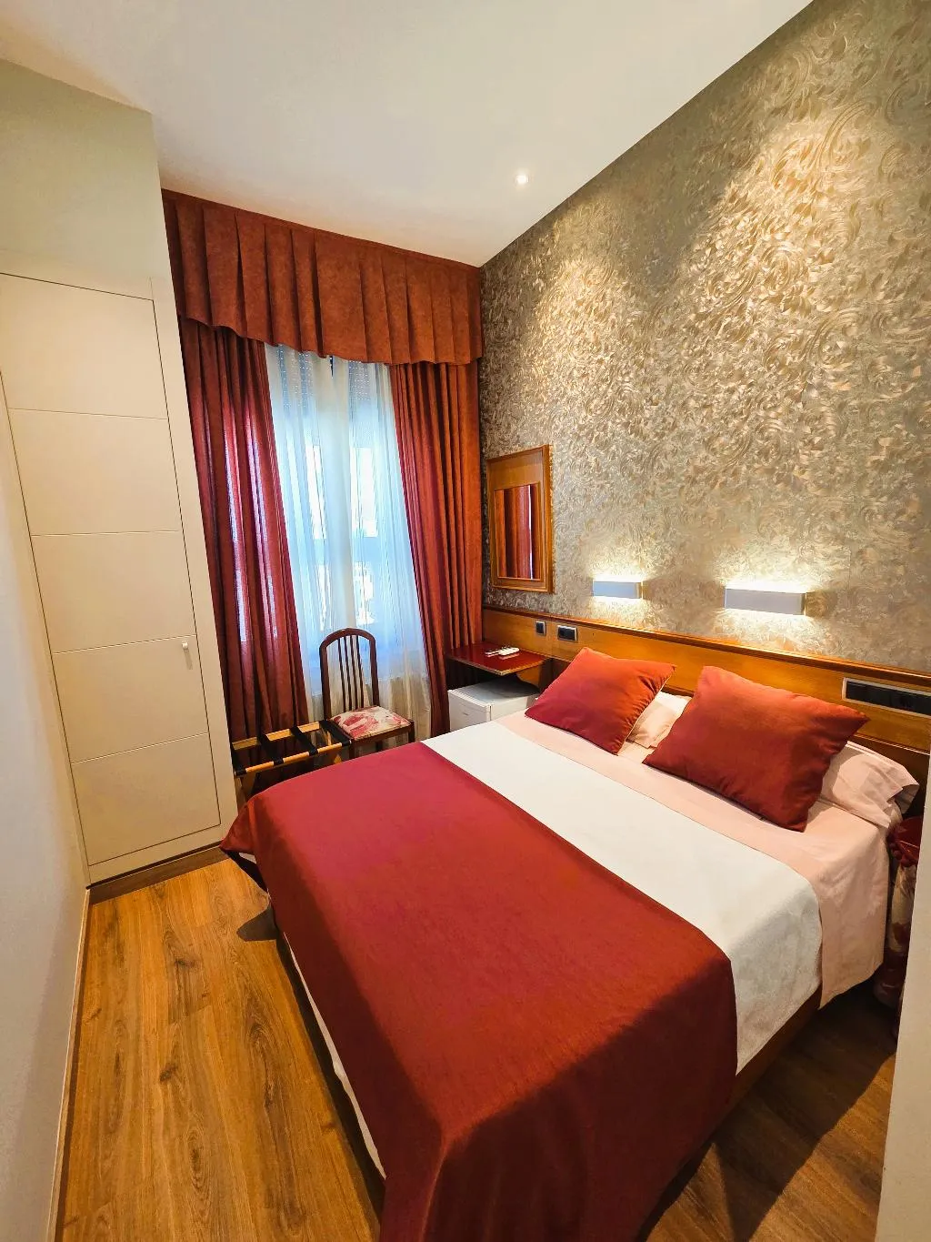 DOUBLE STANDARD Room, Hostal Hispano-Argentino Gran Via, Madrid
