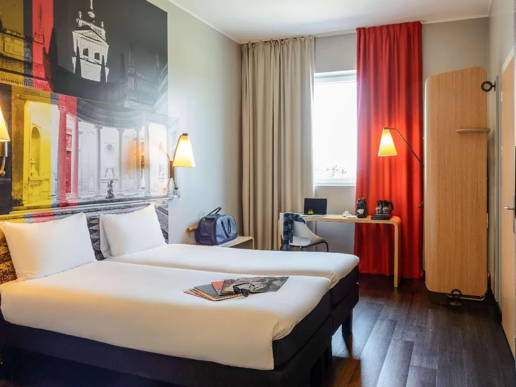 TWIN PREMIUM Room, ibis Milano Fiera, Milan