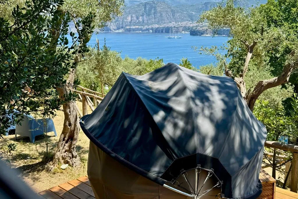 Tent ONE BED Room, Hostel & Glamping Santa Fortunata, Naples