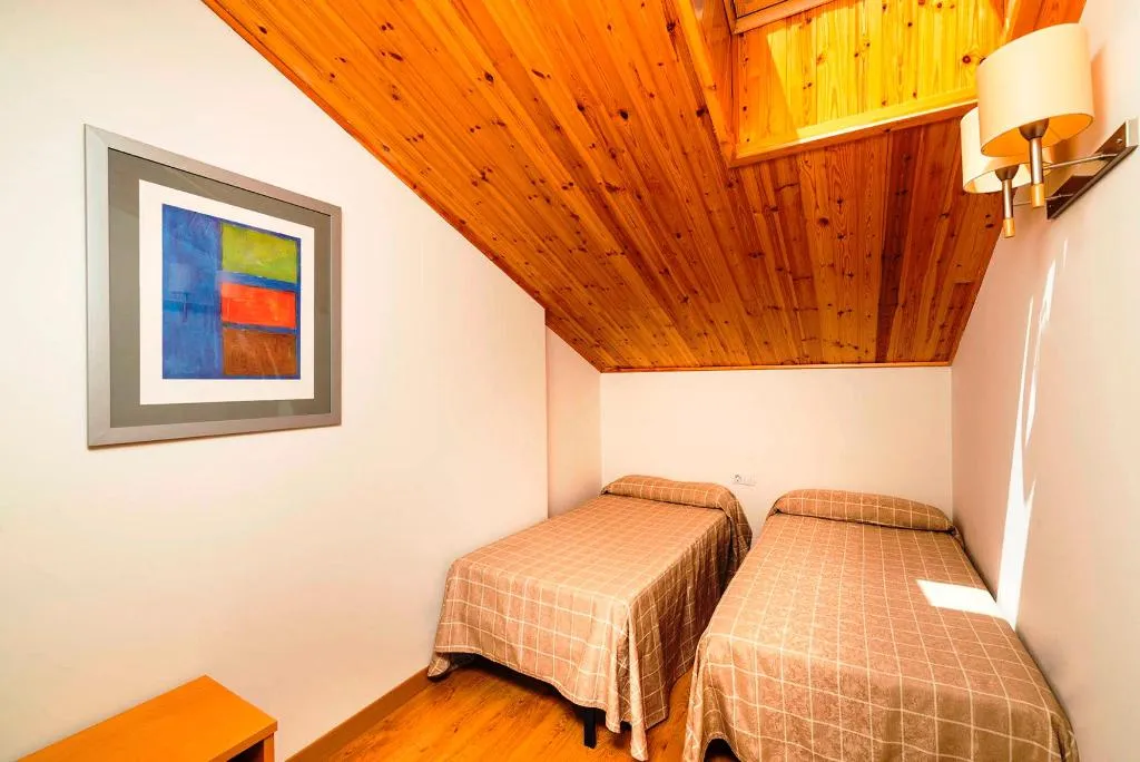 APARTMENT SUPERIOR CAPACITY 4 Room, Guitart La Molina Aparthotel & Spa, Costa Brava