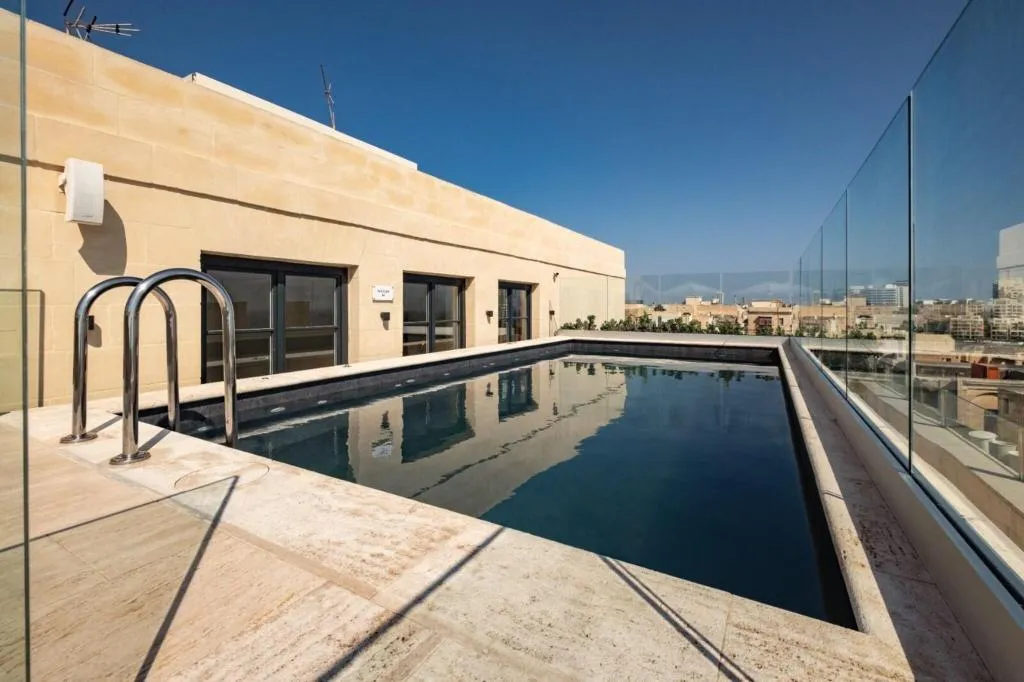 Pool, Palais Le Brun, Malta
